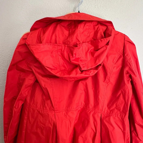 Vintage Steve Madden Red Raincoat Size Medium No holes or stains in good conditi - Picture 9 of 11